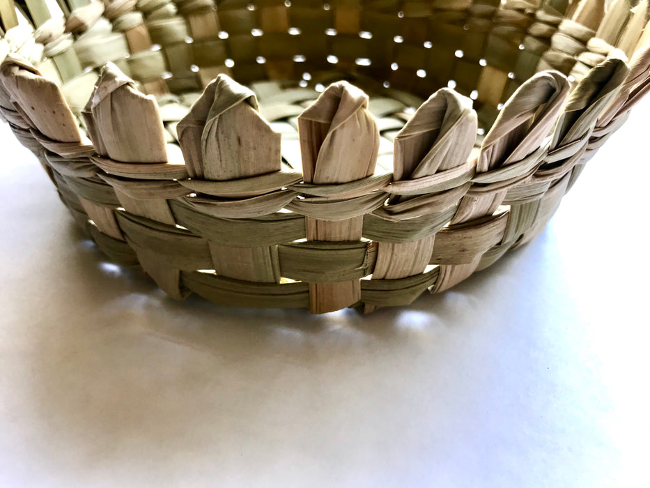 Mexico 1492 - Light shades of green, yellow and brown blend together and create a recognizable and loved palm leaf texture. Warm tortillas are usually wrapped in a piece of cloth, several times, to keep the heat in. For breakfast, it can hold some delicious sweet breads. 