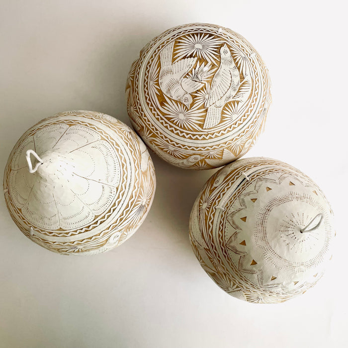 White Carved Gourd Tortillero